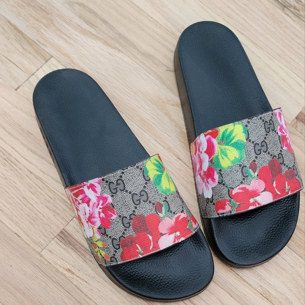 Flower slides, size 10